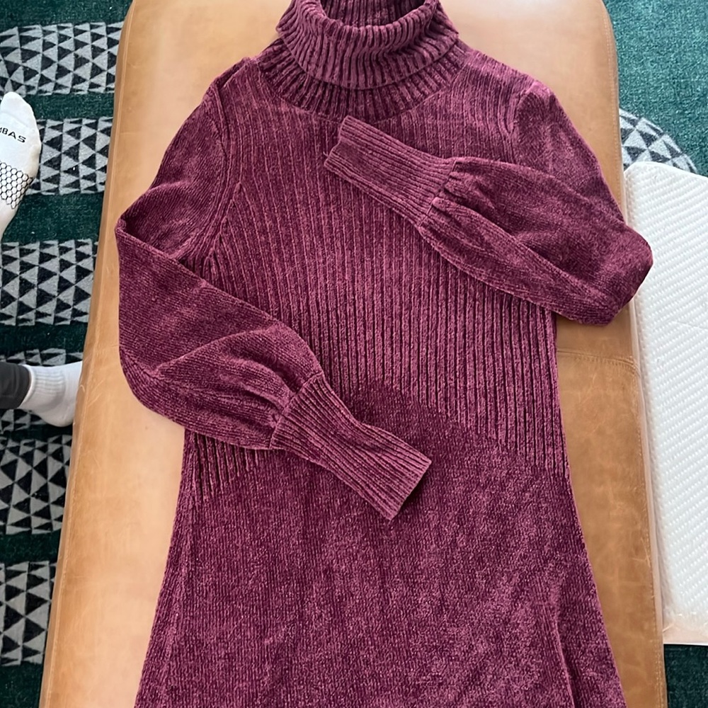 Free people sweater dress. Open back. Maroon size XS